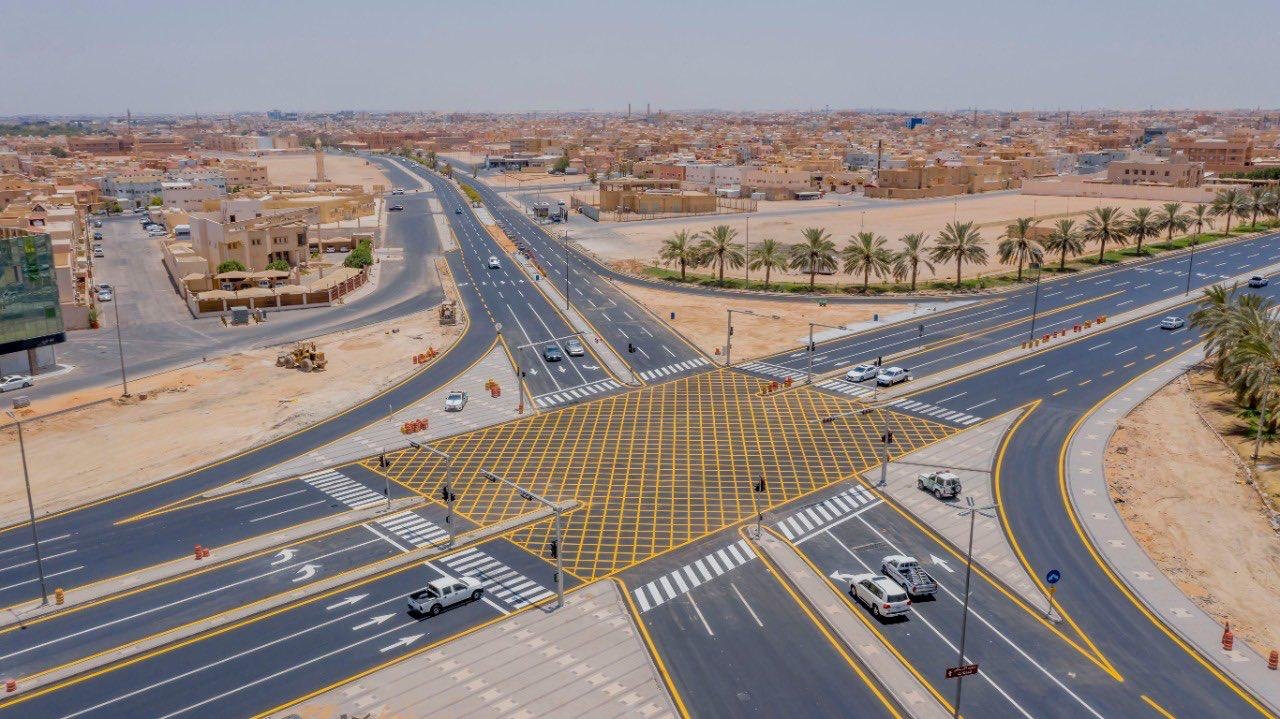 طريق عثمان بن عفان ( افخم شوارع الرياض )