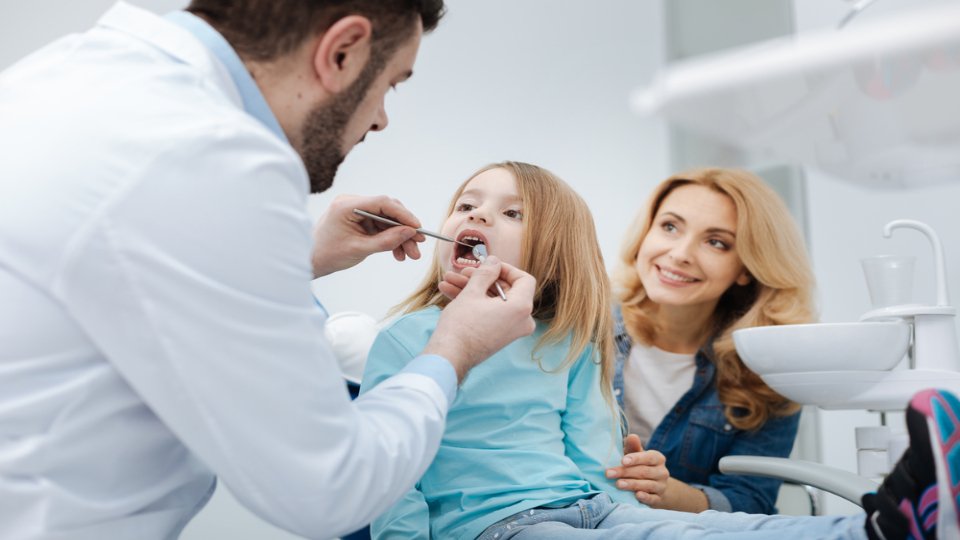 طبيب اسنان اطفال