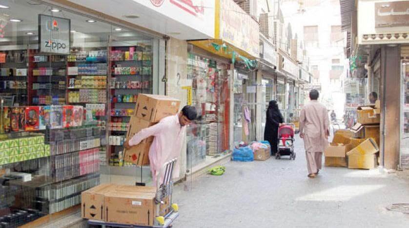 محلات الأكسسوارات ولوازم الشعر والشنط في سوق الخاسكية في جدة