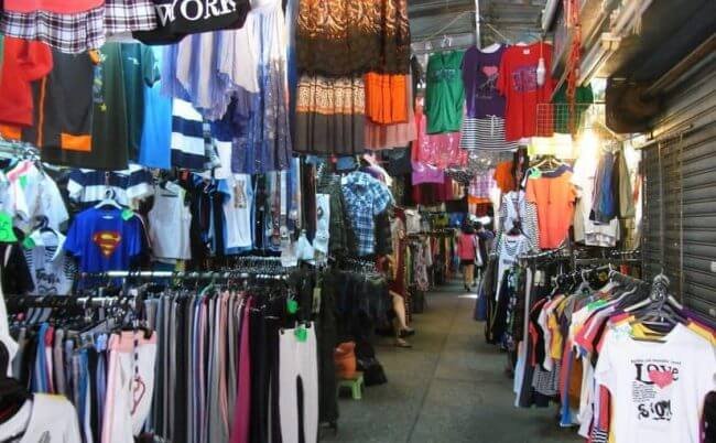 محلات الملابس في سوق البلد في جدة