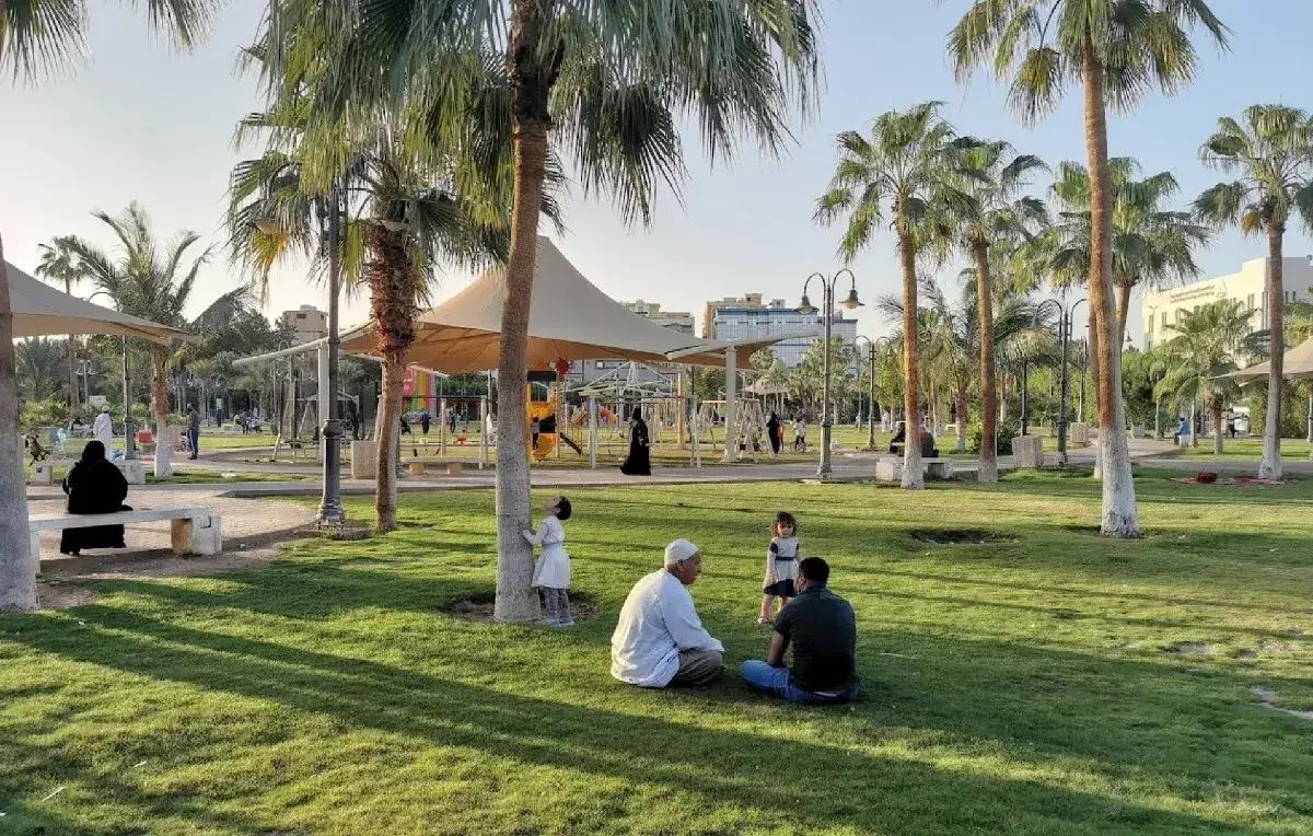 الأنشطة الترفيهية والخدمات في حديقة تهامة في جدة