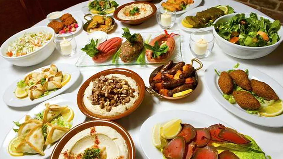 مأكولات لبنانية