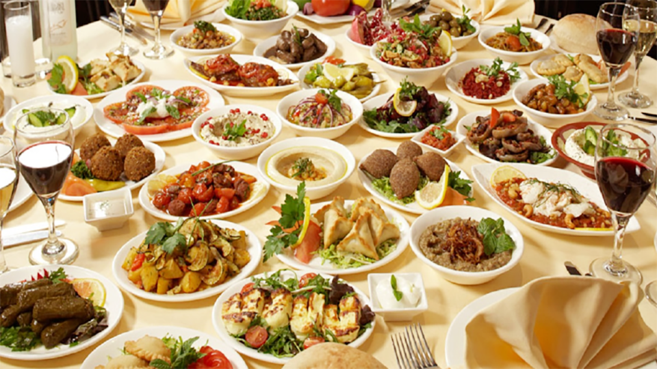 مأكولات لبنانية
